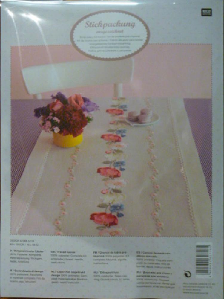 chemin de table broderie