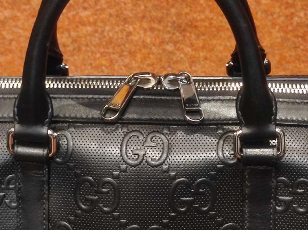 Réparation anse usée sac de voyage Gucci après